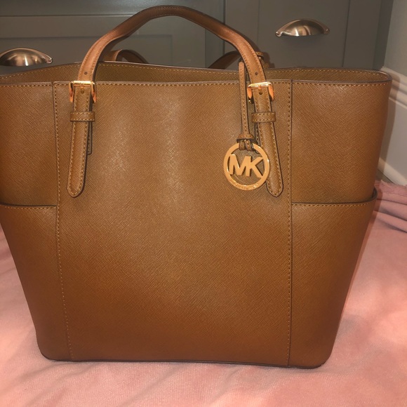 Michael kors MK purse in brown - Picture 2 of 6